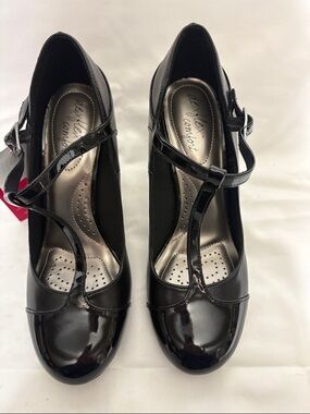 dexflex comfort Black Patent T-Strap Pumps